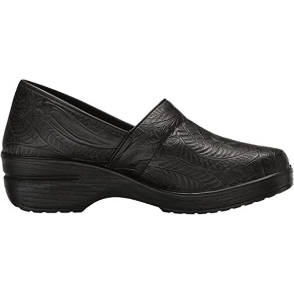 Easy Works Women's LYNDEE Health Care Professional Shoe, Black Emboss, 9 - Picture 4 of 6